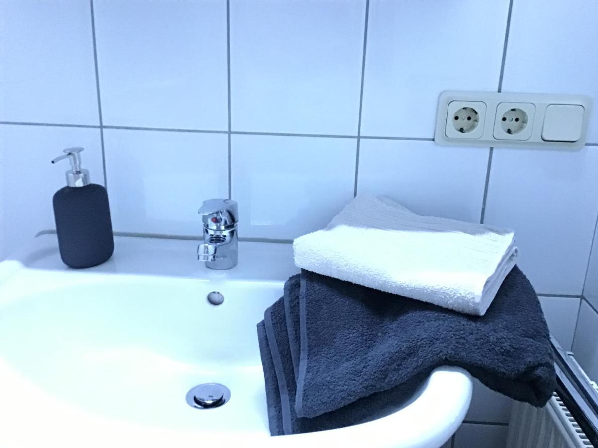Apartment 1 Mit Terrasse Und Pkw-Stellplatz Leverkusen Ngoại thất bức ảnh